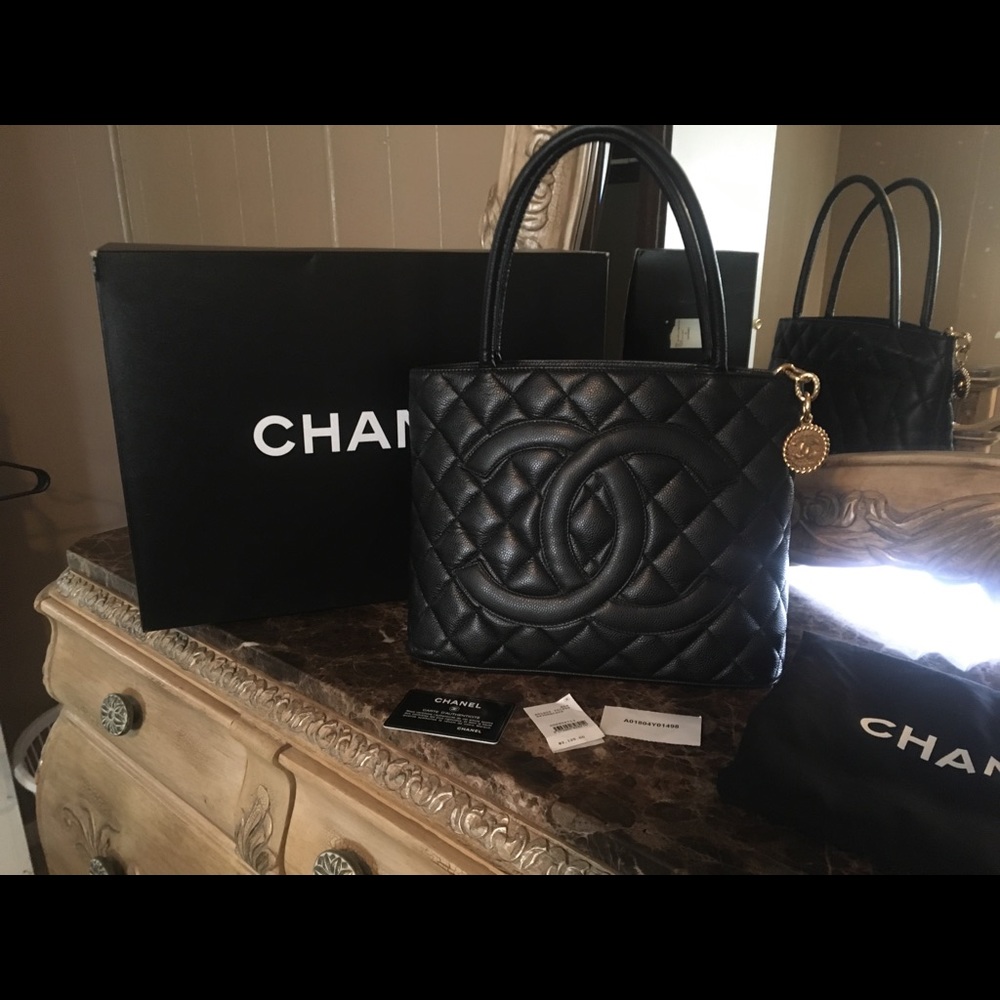 CHANEL Medallion black caviar leather tote